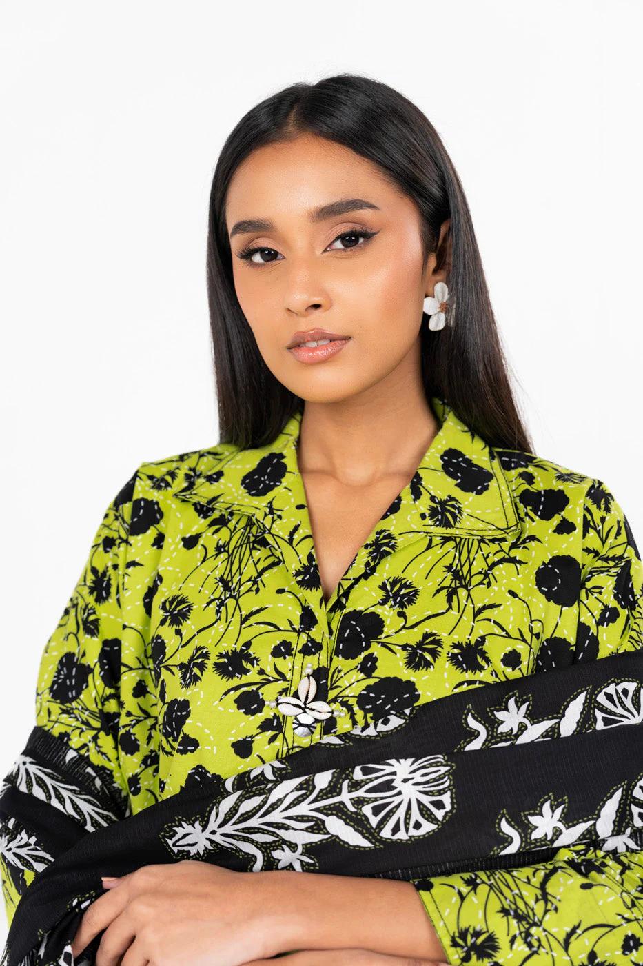 3 Pc Printed Lawn Suit With Printed Dobby Dupatta - Image 4