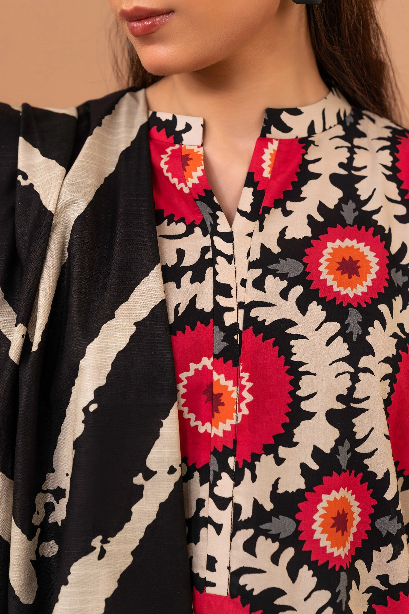 3 Piece Printed Lawn Suit - Image 4