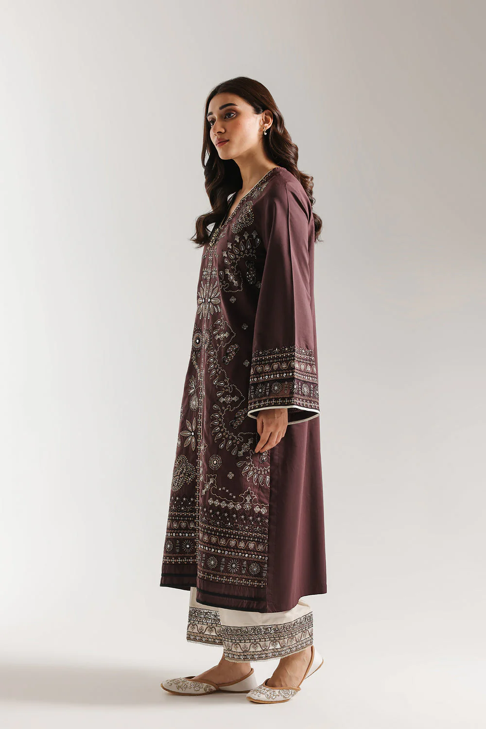 EMBROIDERED SUIT - Image 3