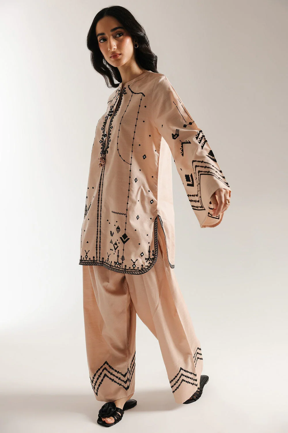 EMBROIDERED SUIT - Image 5
