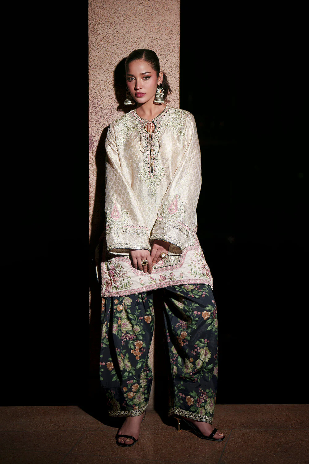 EMBROIDERED SUIT - Image 4