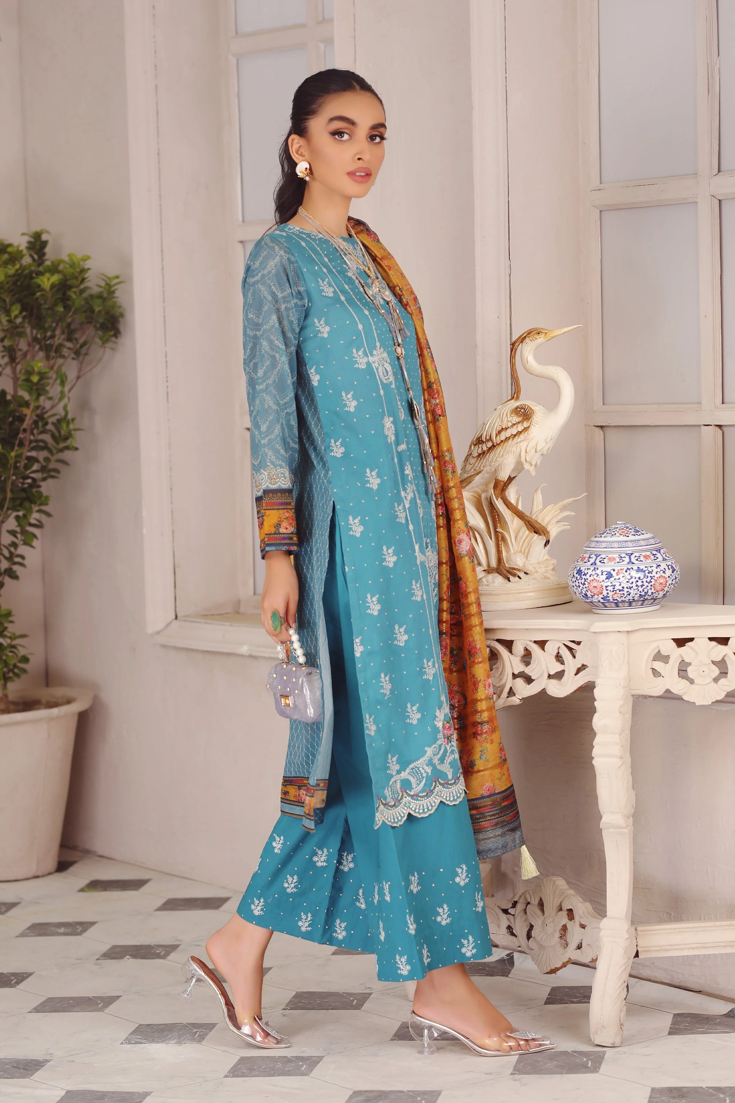 LAKHANY Unstitched Embroidered Lawn SG-5021 - Image 5