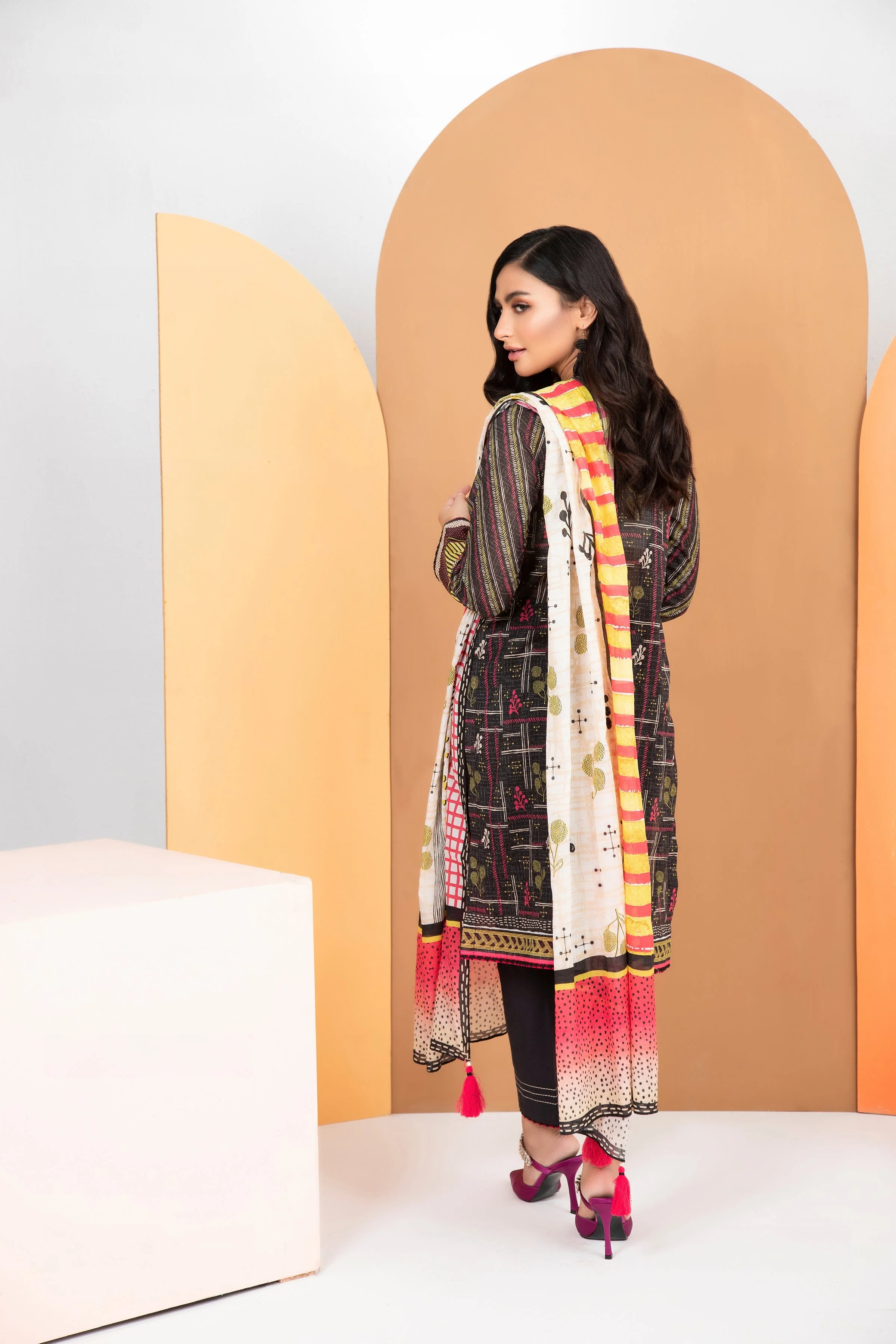 LAKHANY Unstitched Printed Lawn-KPL-2020-A - Image 3