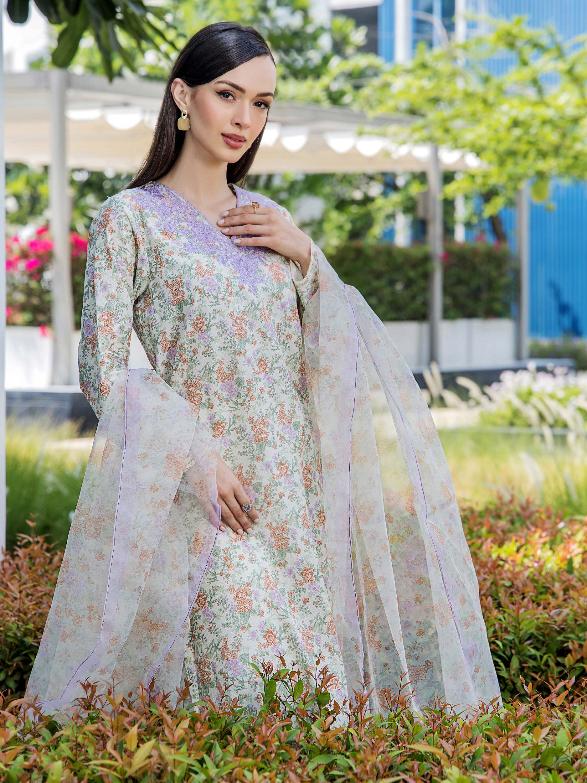 LIMELIGHT UNSTITCHED 2 Piece Lawn Suit-Embroidered U3601 - Image 3