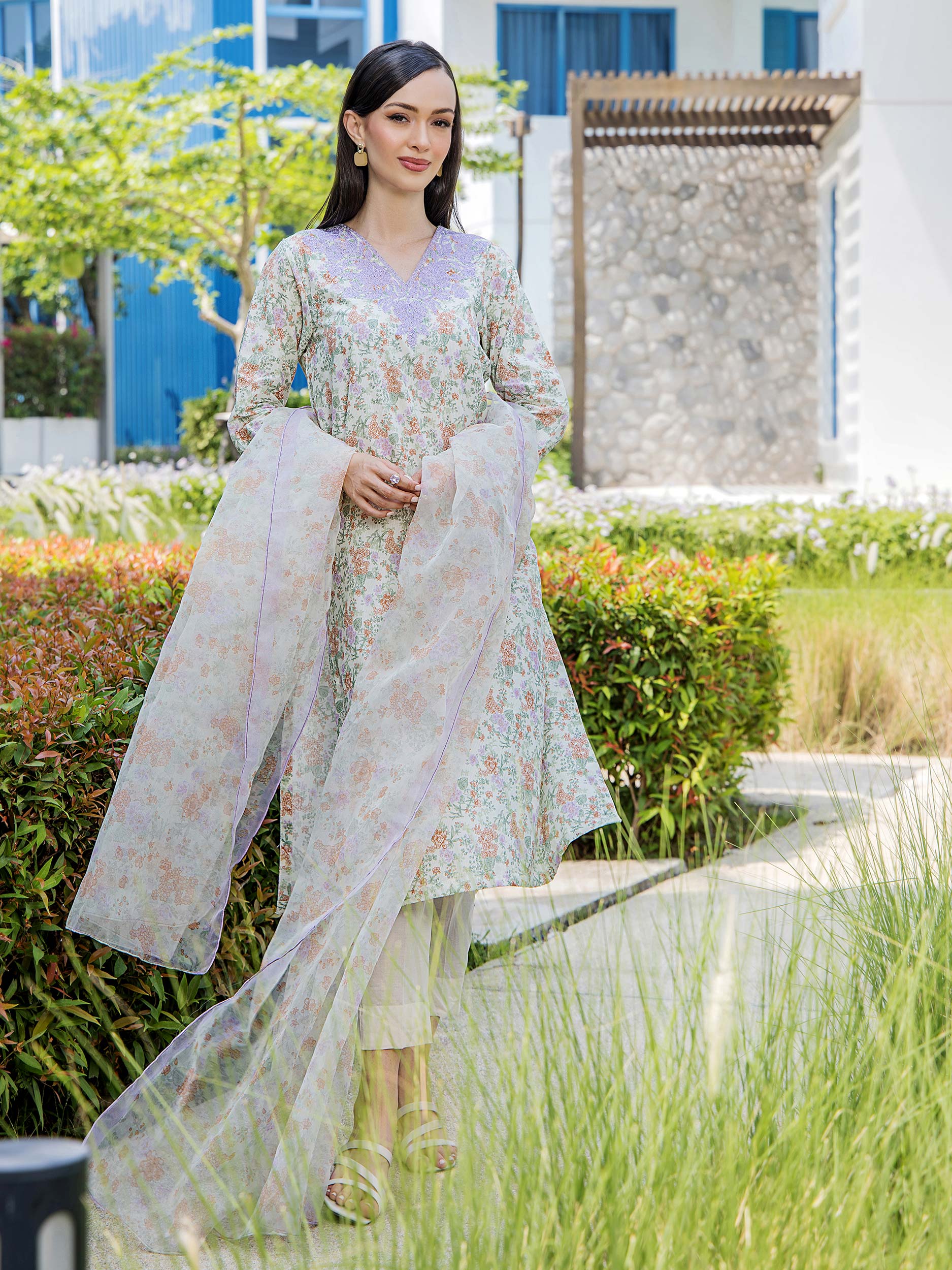 LIMELIGHT UNSTITCHED 2 Piece Lawn Suit-Embroidered U3601 - Image 4