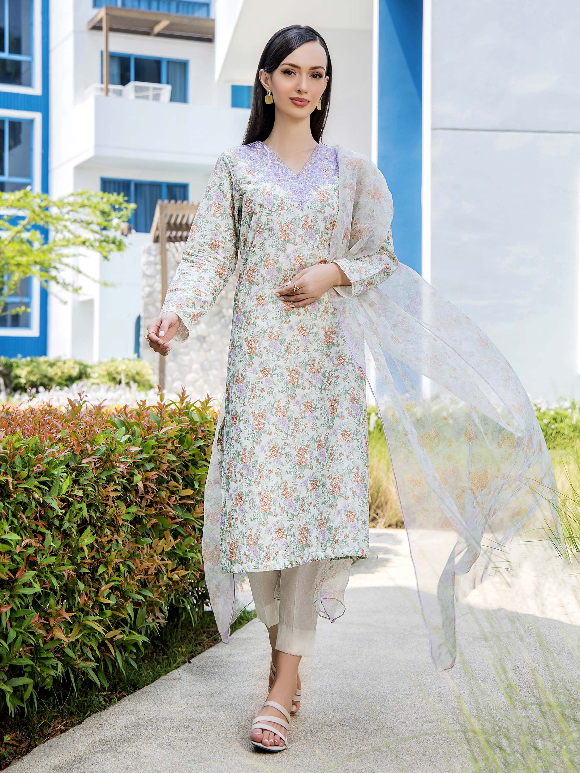 LIMELIGHT UNSTITCHED 2 Piece Lawn Suit-Embroidered U3601 - Image 5